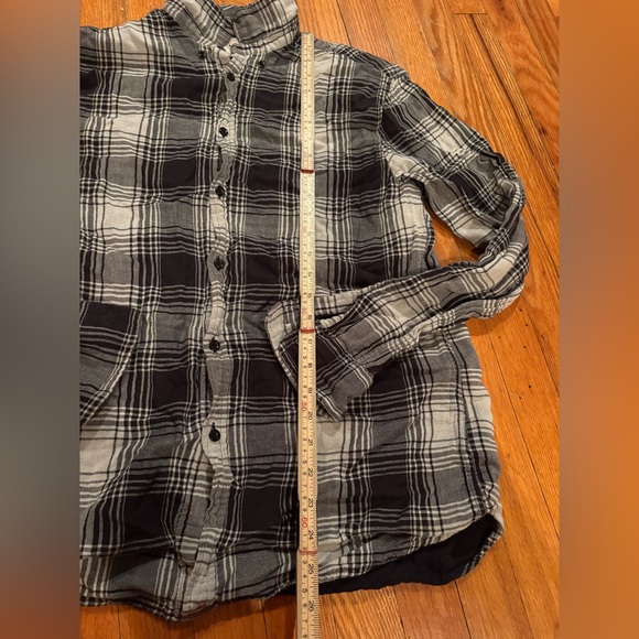 H&M Women’s Black & Gray Plaid Flannel Shirt - Picture 2 of 5